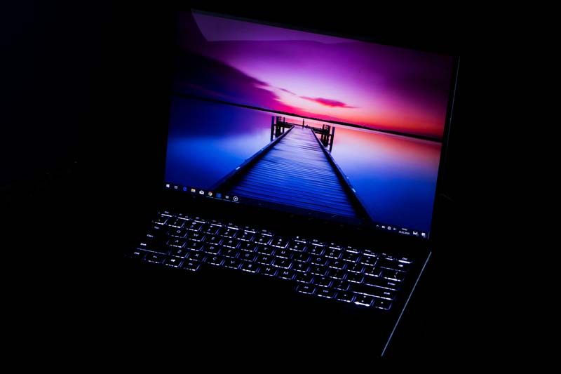Huawei MateBook X Pro 2019 - podświetlenie klawiatury