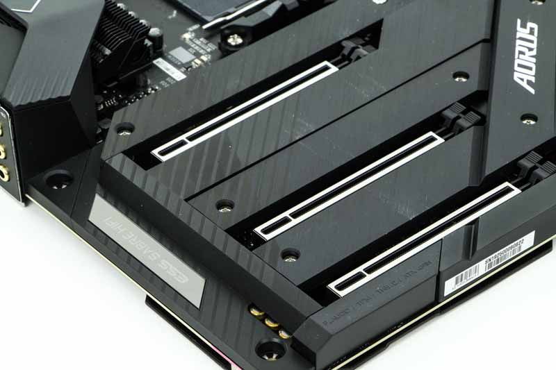 Gigabyte X570 AORUS XTREME - sloty