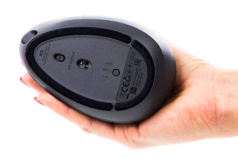 Logitech MX Vertical - od spodu