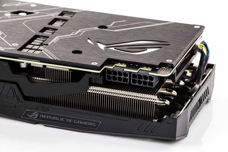 ASUS ROG STRIX GeForce RTX 2080 Super OC - gniazdka zasilania