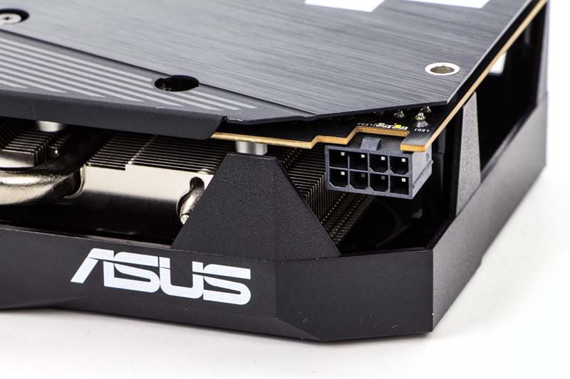 ASUS Dual Radeon RX 5500 XT OC - zasilanie