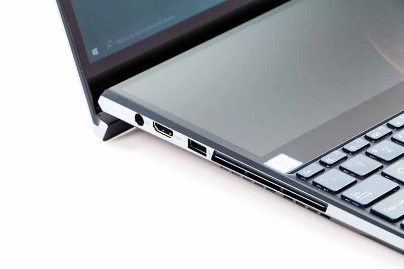ASUS ZenBook Pro Duo - porty z lewej