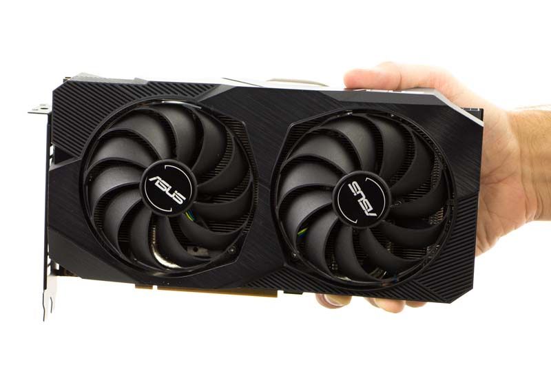 ASUS Dual Radeon RX 5500 XT OC w dłoni