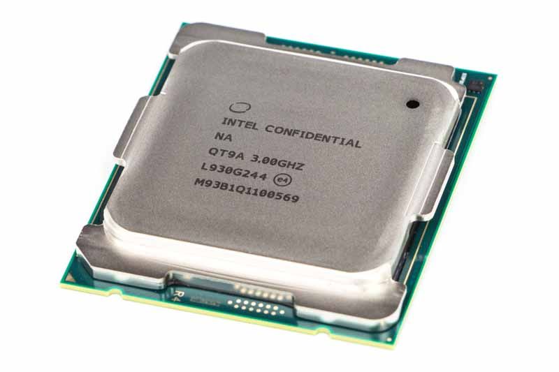 Intel Core i9-10980XE - topowe procesory mocno się grzeją