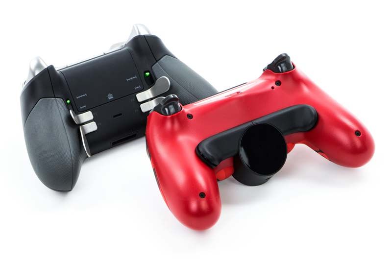 DualShock Back Button Attachment i Microsoft Xbox Elite - widok łopatek