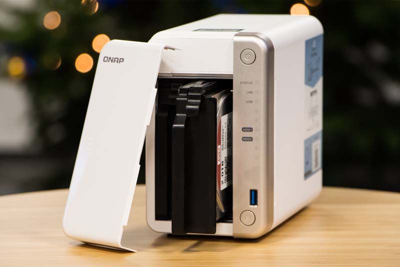 QNAP TS-251B - dostęp do dysków