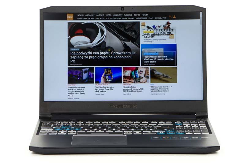 Acer Predator Triton 300 - od przodu