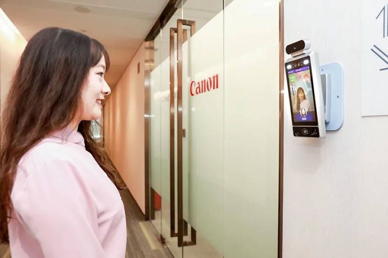 Canon uśmiech