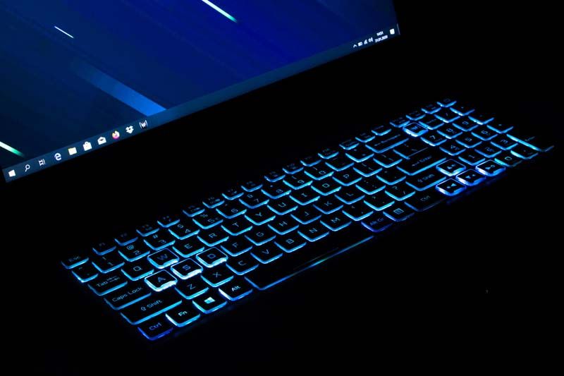 Acer Predator Triton 300 - podświetlana klawiatura