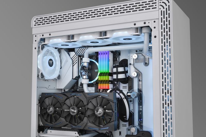 Thermaltake Toughram RGB White Edition