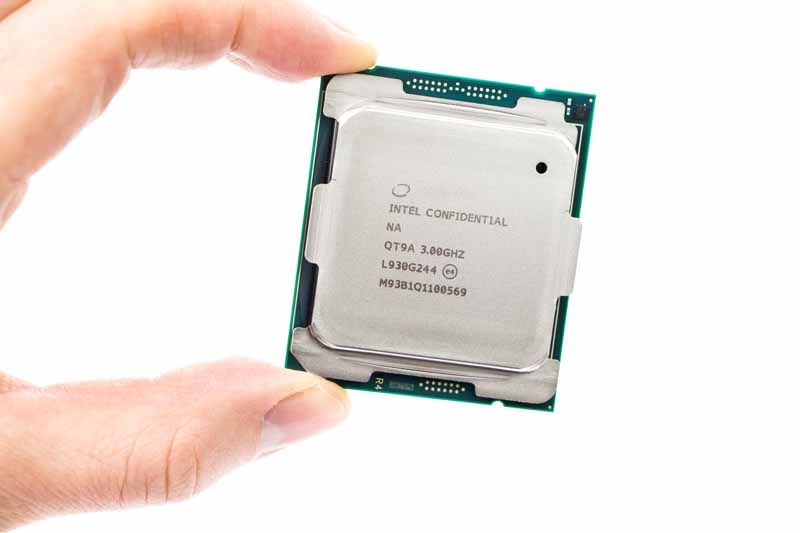 Intel Core i9 10980XE ES