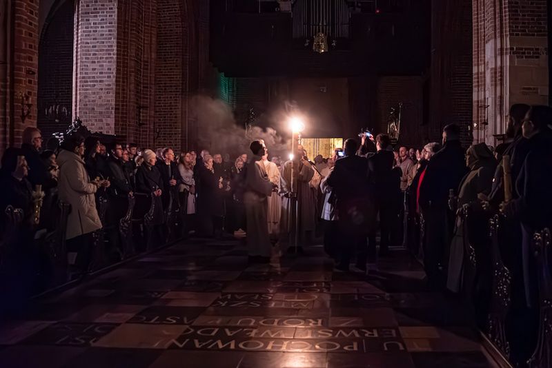 Wielkanocna noc nadziei. Metropolita poznański przewodniczył uro