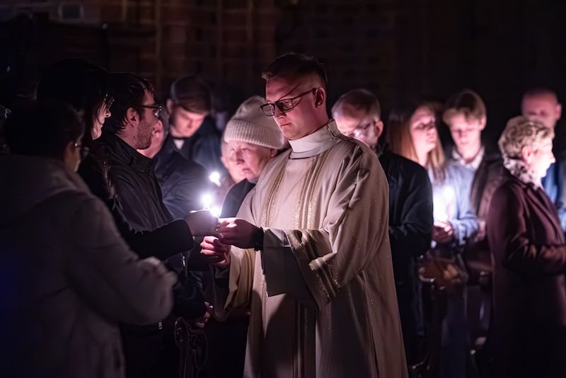 Wielkanocna noc nadziei. Metropolita poznański przewodniczył uro