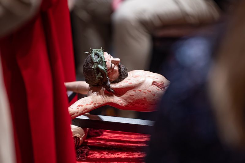 Krzyż, który daje sens cierpieniu. Mocne słowa metropolity pozna