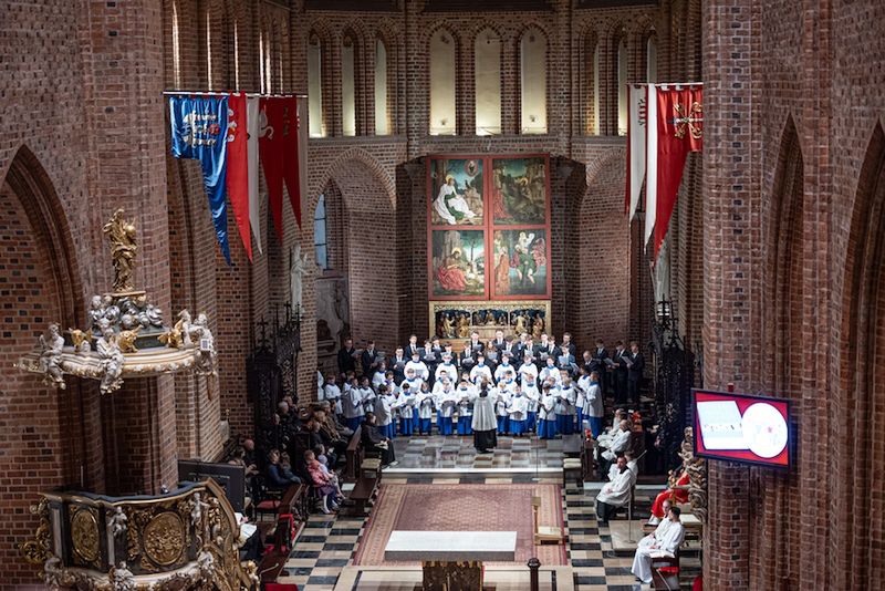 Krzyż, który daje sens cierpieniu. Mocne słowa metropolity pozna