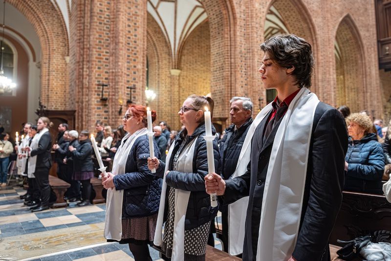 Wielkanocna noc nadziei. Metropolita poznański przewodniczył uro