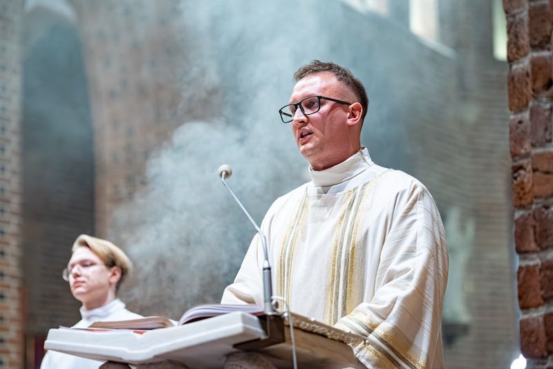 Wielkanocna noc nadziei. Metropolita poznański przewodniczył uro