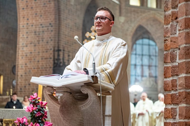 Wielkanocna noc nadziei. Metropolita poznański przewodniczył uro