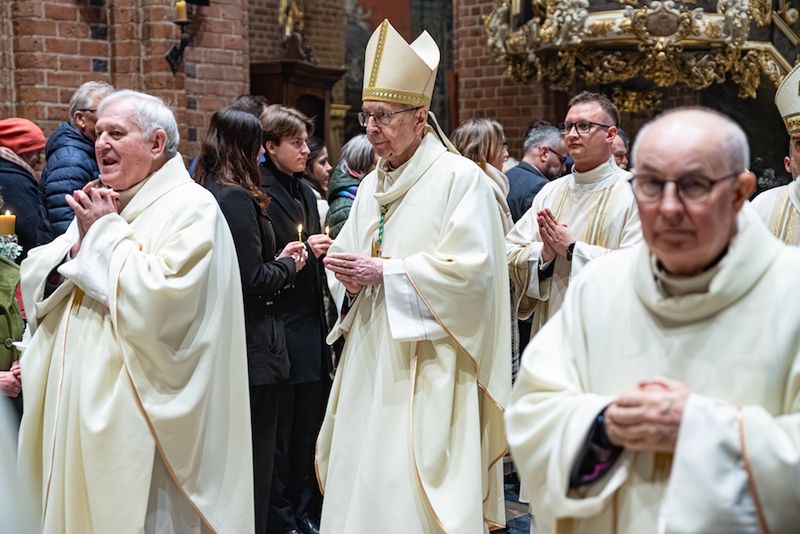Wielkanocna noc nadziei. Metropolita poznański przewodniczył uro