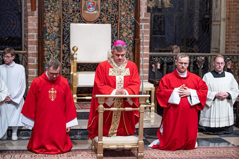 Krzyż, który daje sens cierpieniu. Mocne słowa metropolity pozna