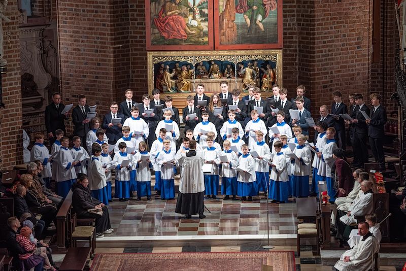 Krzyż, który daje sens cierpieniu. Mocne słowa metropolity pozna