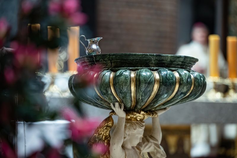 Wielkanocna noc nadziei. Metropolita poznański przewodniczył uro