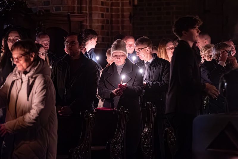 Wielkanocna noc nadziei. Metropolita poznański przewodniczył uro