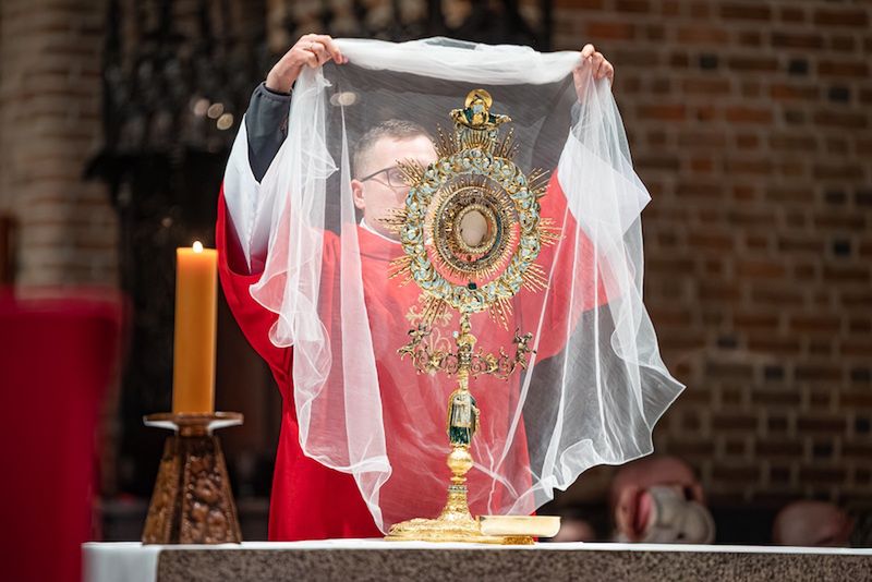 Krzyż, który daje sens cierpieniu. Mocne słowa metropolity pozna