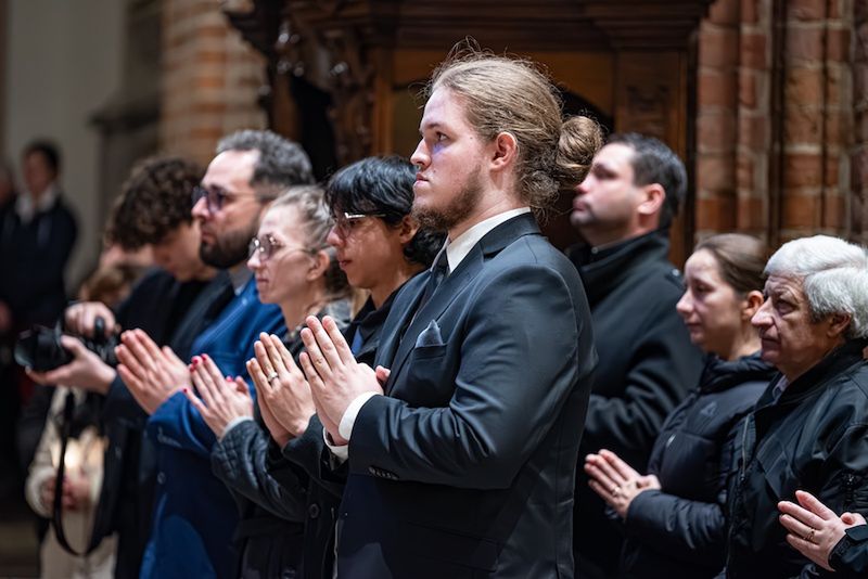 Wielkanocna noc nadziei. Metropolita poznański przewodniczył uro