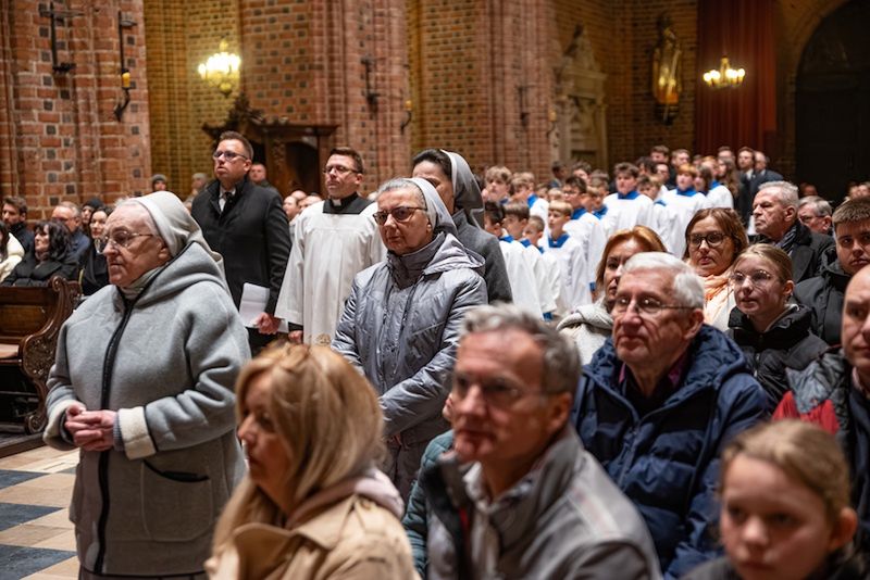Krzyż, który daje sens cierpieniu. Mocne słowa metropolity pozna