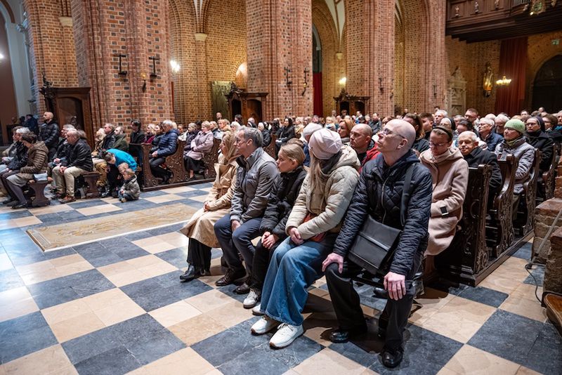 Krzyż, który daje sens cierpieniu. Mocne słowa metropolity pozna