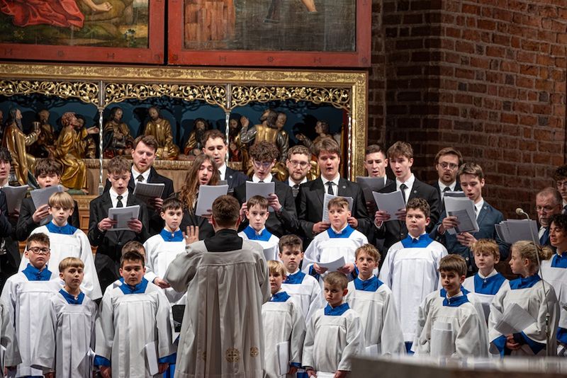 Krzyż, który daje sens cierpieniu. Mocne słowa metropolity pozna