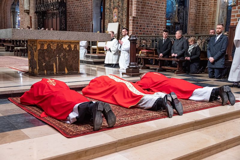 Krzyż, który daje sens cierpieniu. Mocne słowa metropolity pozna