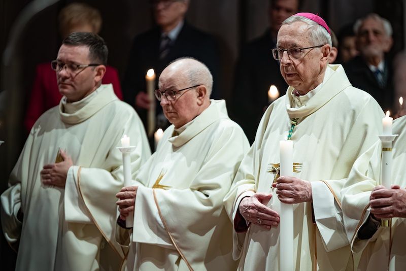 Wielkanocna noc nadziei. Metropolita poznański przewodniczył uro