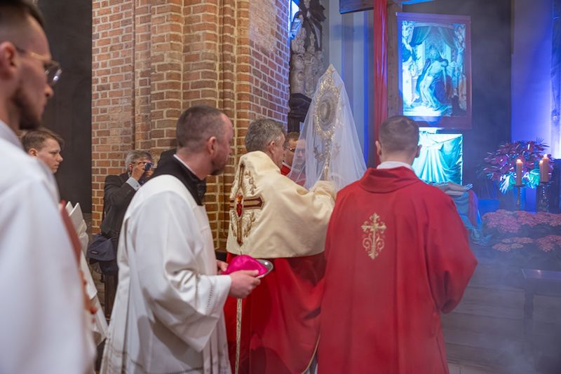 Krzyż, który daje sens cierpieniu. Mocne słowa metropolity pozna