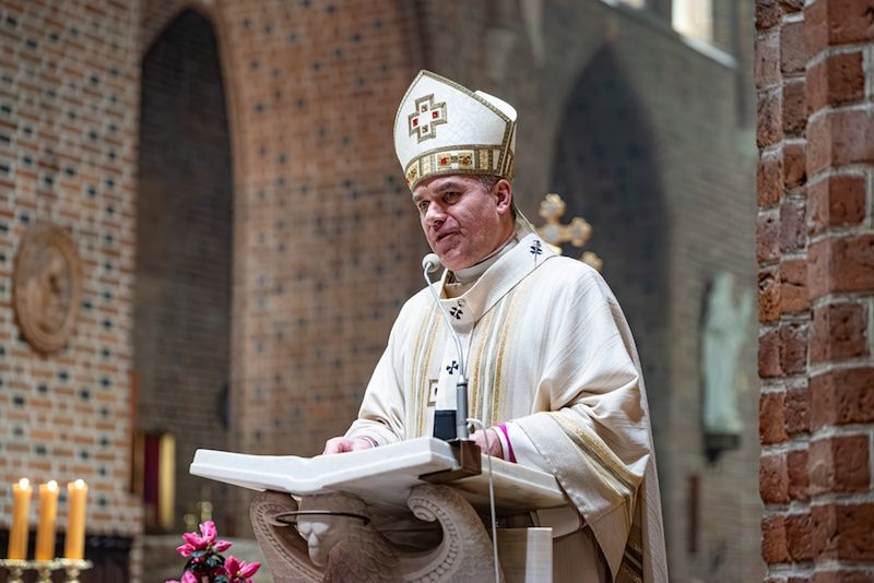 Wielkanocna noc nadziei. Metropolita poznański przewodniczył uro
