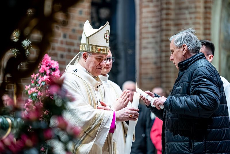 Wielkanocna noc nadziei. Metropolita poznański przewodniczył uro
