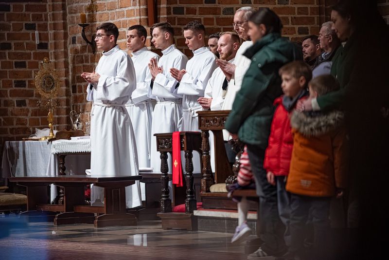 Krzyż, który daje sens cierpieniu. Mocne słowa metropolity pozna