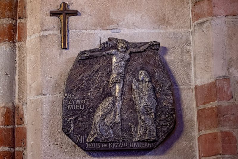 Krzyż, który daje sens cierpieniu. Mocne słowa metropolity pozna