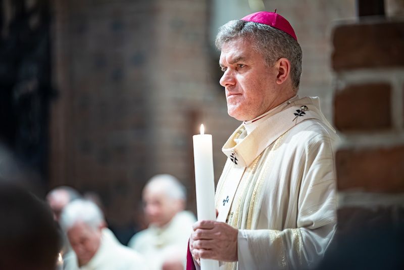 Wielkanocna noc nadziei. Metropolita poznański przewodniczył uro
