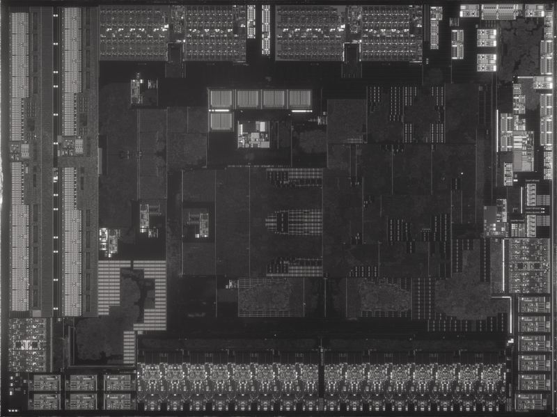 AMD Ryzen 5 3600 - zdjęcie w podczerwieni bloku cIOD (I/O Die)