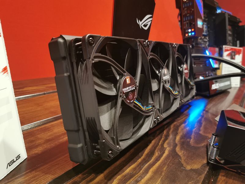 ASUS AiO 420 mm