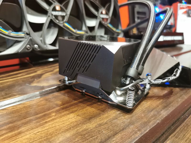ASUS AiO 420 mm