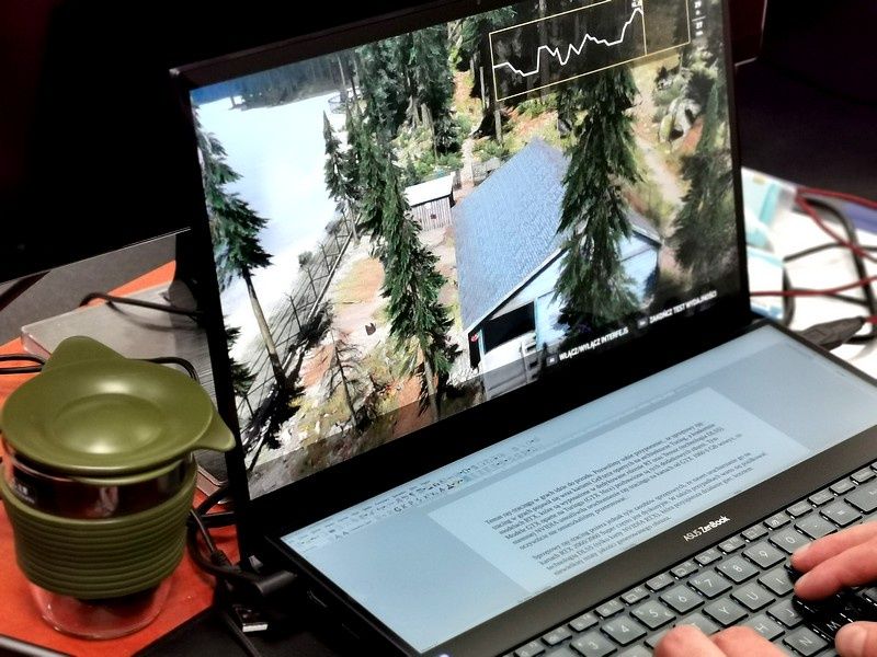 ASUS ZenBook Pro Duo - praca na dwóch ekranach