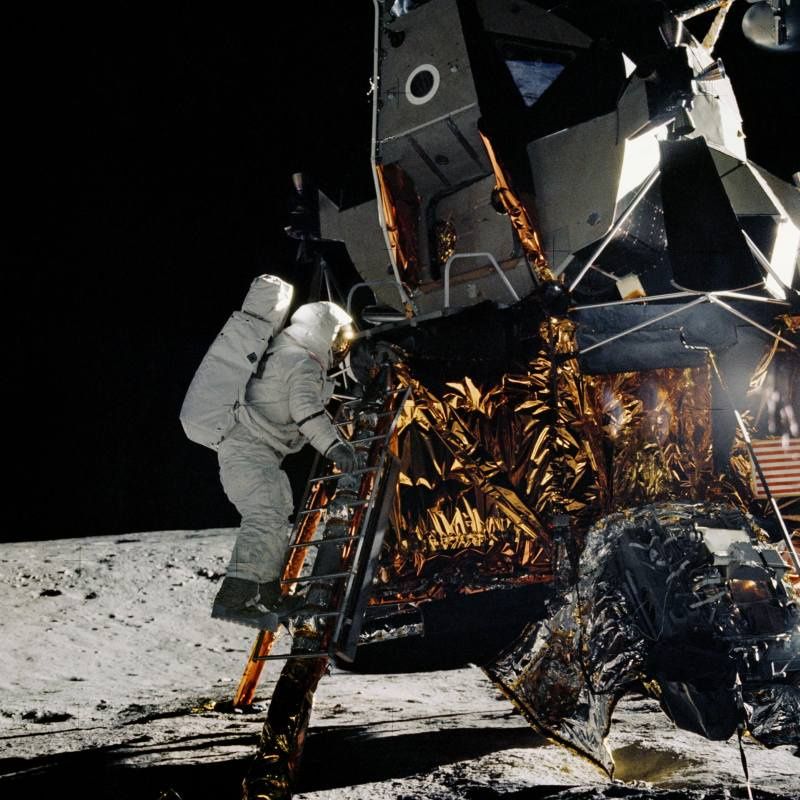 Bean schodzi na powierzchnię Księżyca w trakcie misji Apollo 12