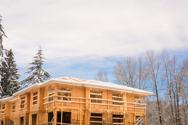 Jak przygotować w budowie dach na zimę?