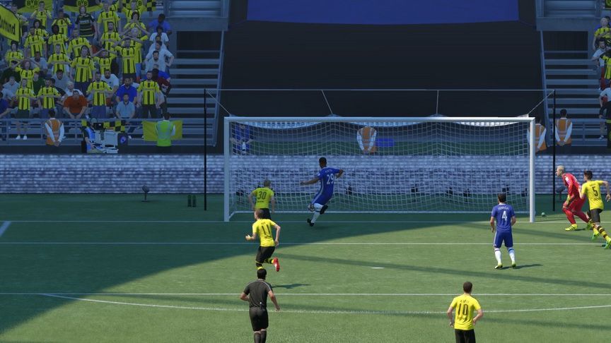 FIFA 17 - wturlanie piłki do bramki