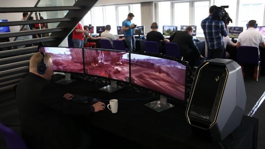Wargaming świętuje 100 lat czołgów - World of Tanks na 3 monitorach