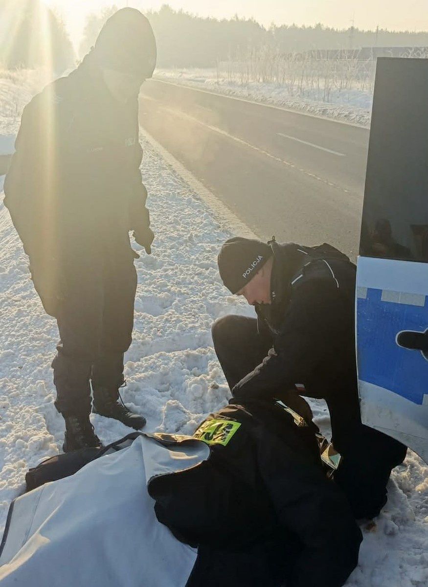 Funkcjonariusze uratowali psa