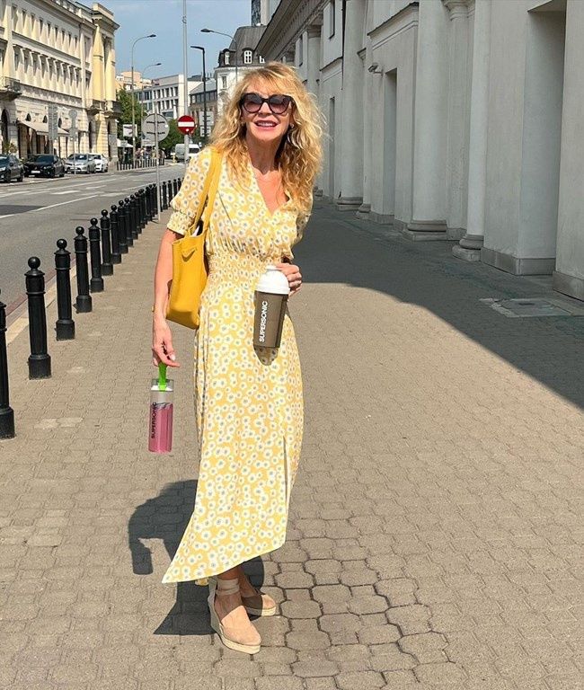 Beata Ścibakówna w długiej sukience dla starszych pań